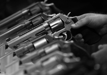 HANDGUN PURCHASER LICENSING LAWS LINKED TO FEWER FIREARM HOMICIDES IN LARGE, URBAN AREAS